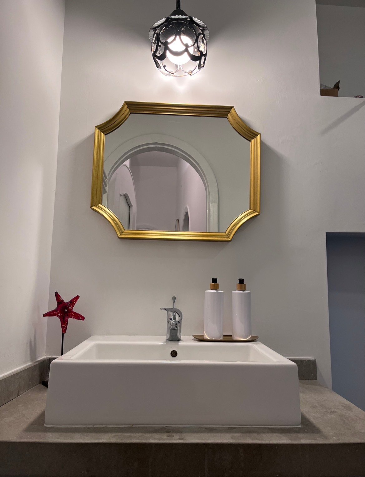 Appartamento di 60 mq Serapide 13 a Santa Lucia BAGNO COMPLETO di ampia Doccia