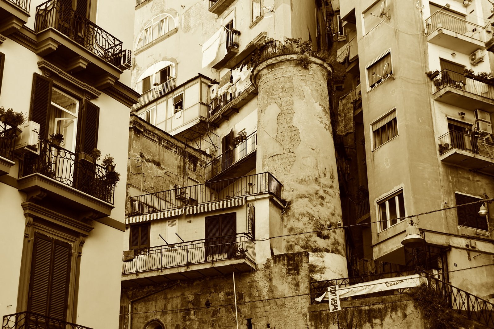 Casa Vacanze Serapide 13 a Santa Lucia Napoli foto Faro Via Serapide