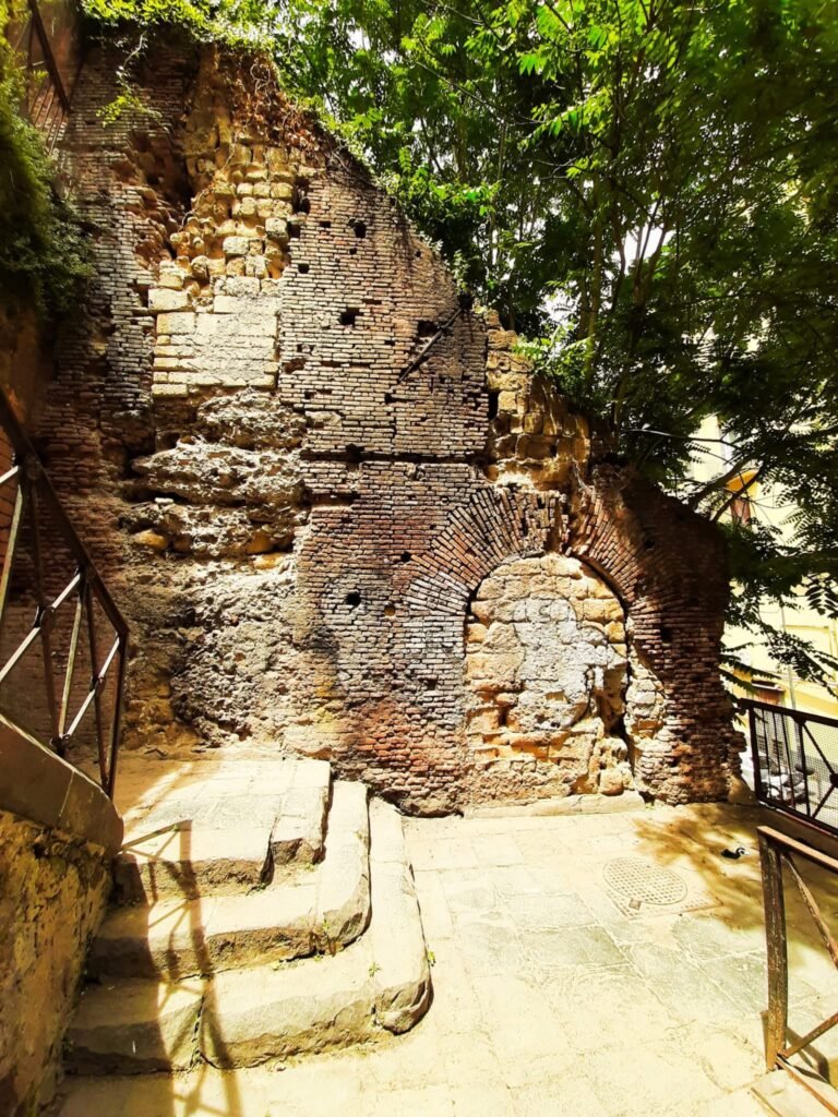 Casa Vacanze Serapide 13 a Santa Lucia Napoli vista da finestra