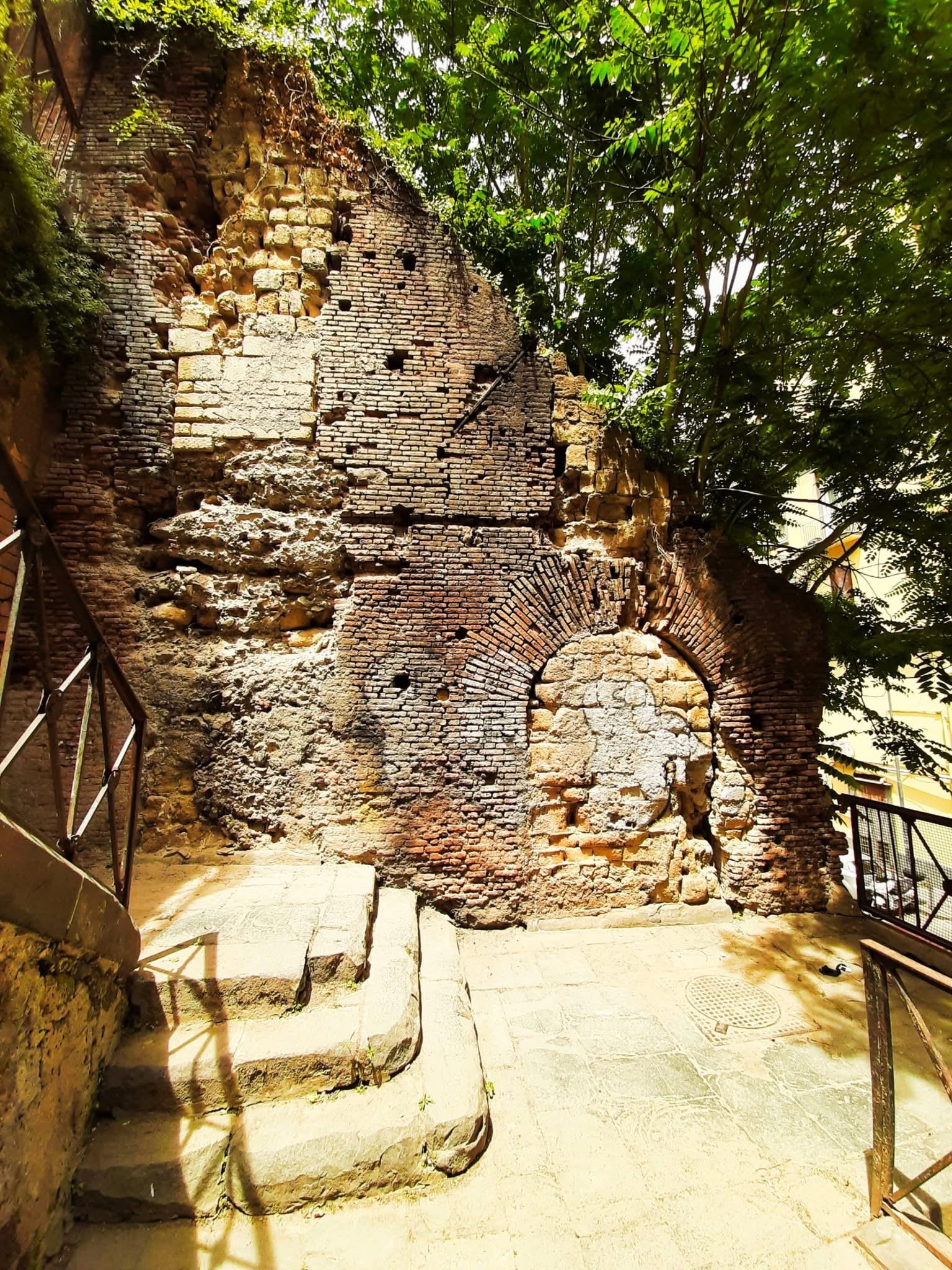 Casa Vacanze Serapide 13 a Santa Lucia Napoli vista da finestra