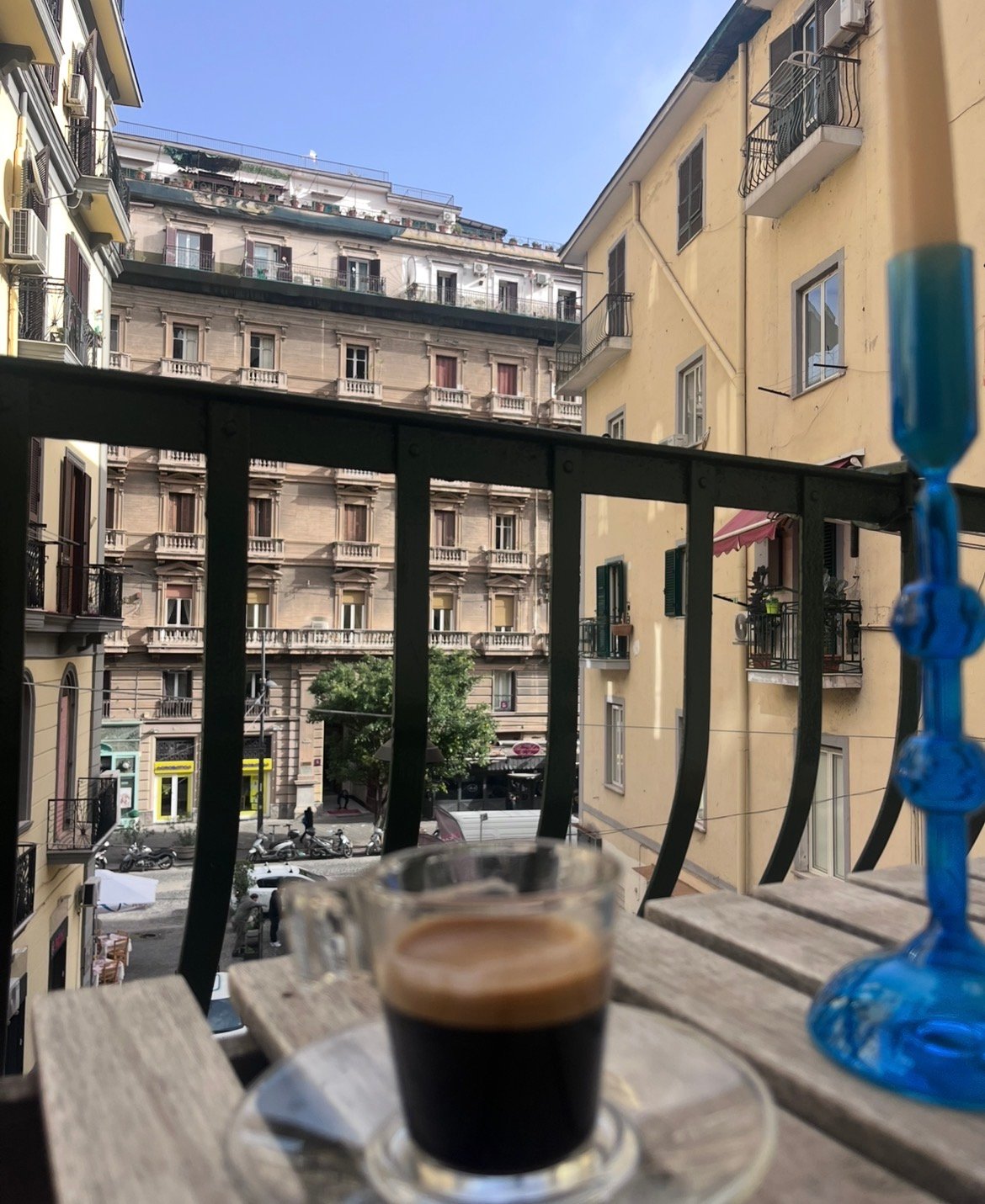 Casa Vacanze Serapide 13 a Santa Lucia Napoli vista balcone