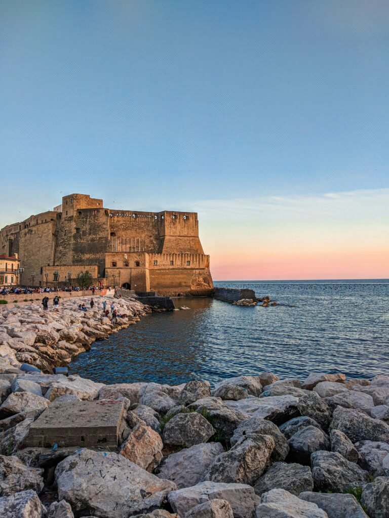 Casa Vacanze Serapide 13 a Santa Lucia Napoli a pochi passi dal Castel dell'Ovo e dal lungomare