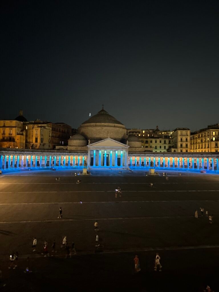 Casa Vacanze Serapide13 a santa Lucia Napoli a pochi passi da Piazza Plebiscito