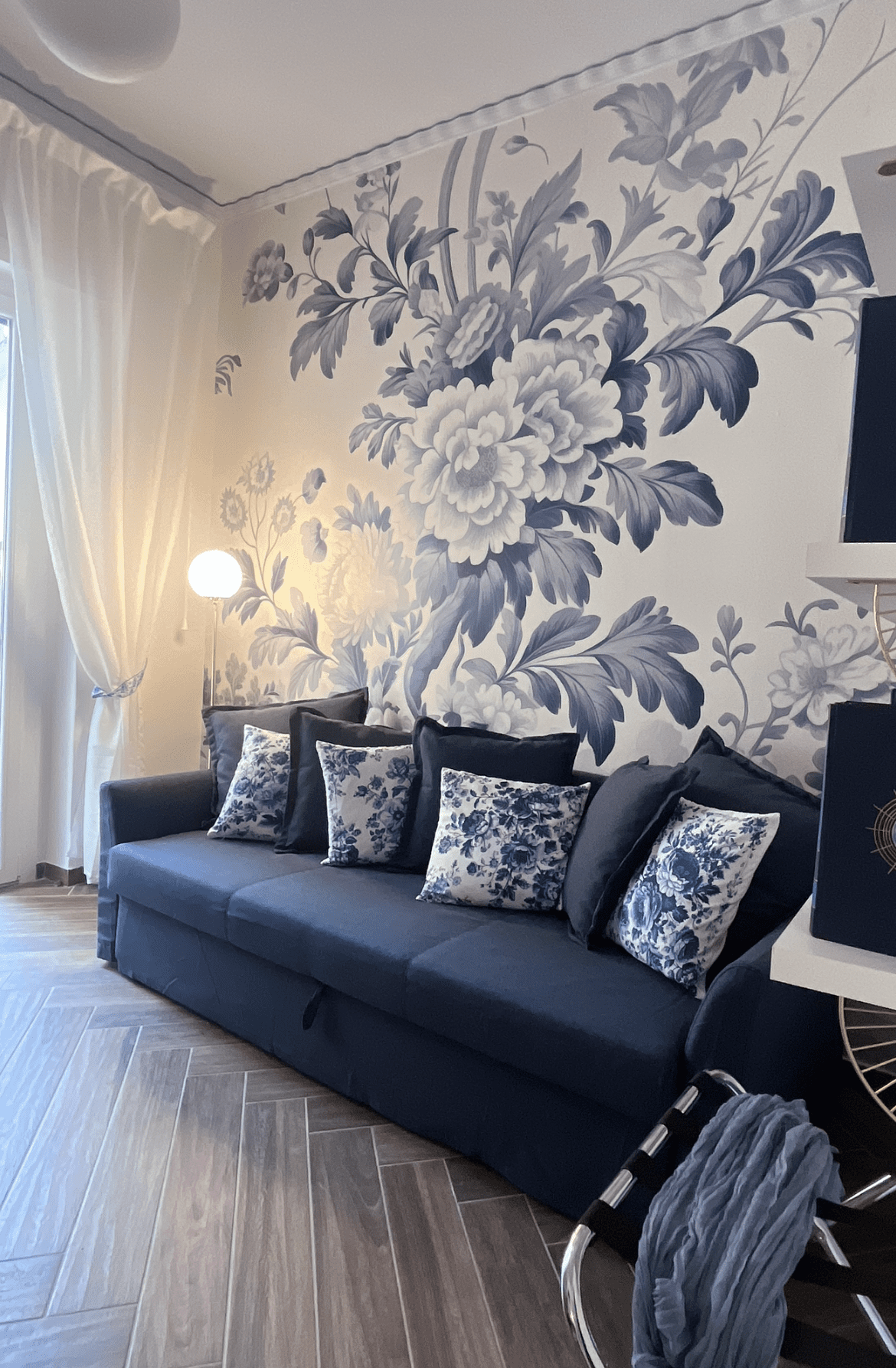Casa Vacanze Napoli Serapide 13 a Santa Lucia Soggiorno divano letto matrimoniale