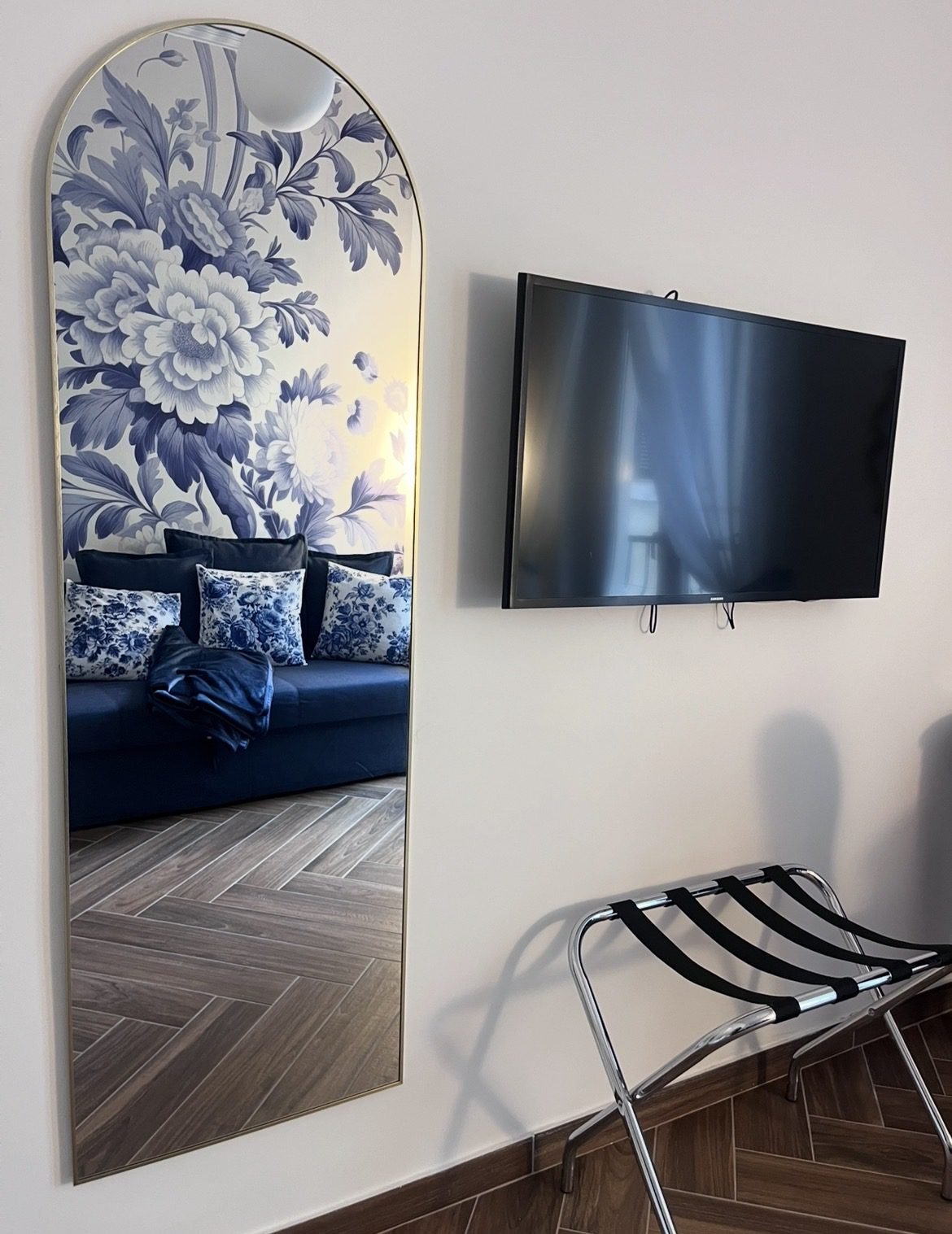 Casa Vacanze Napoli Serapide 13 a Santa Lucia Salotto Tv Divano Letto Matrimoniale